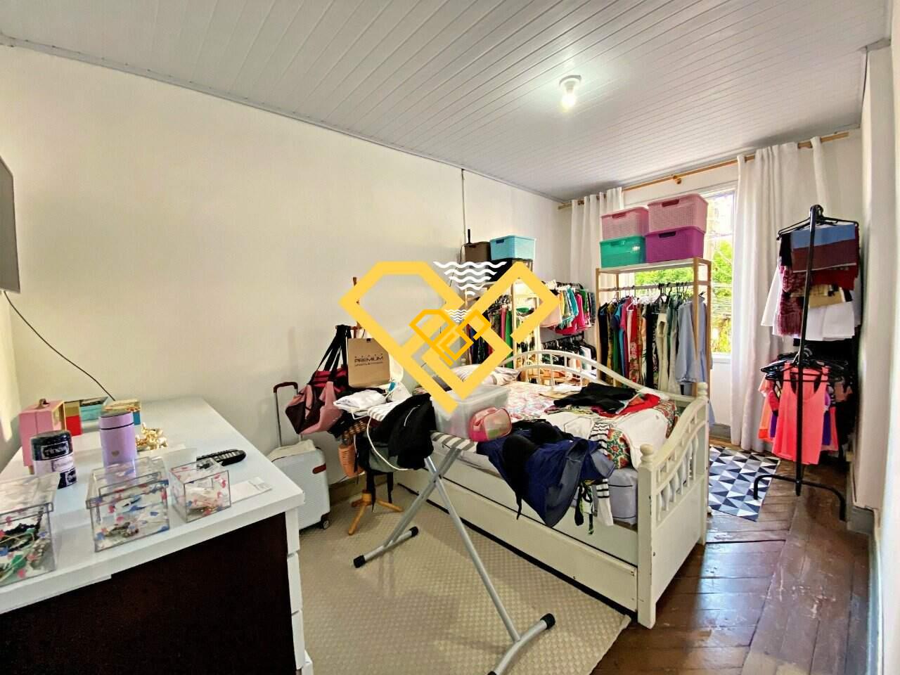 Sobrado à venda no Embaré: