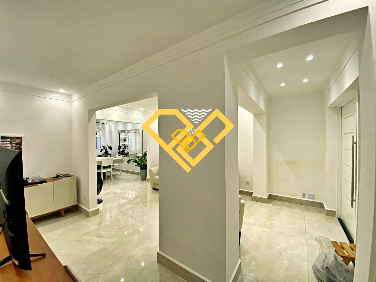 Sobrado à venda no Embaré: