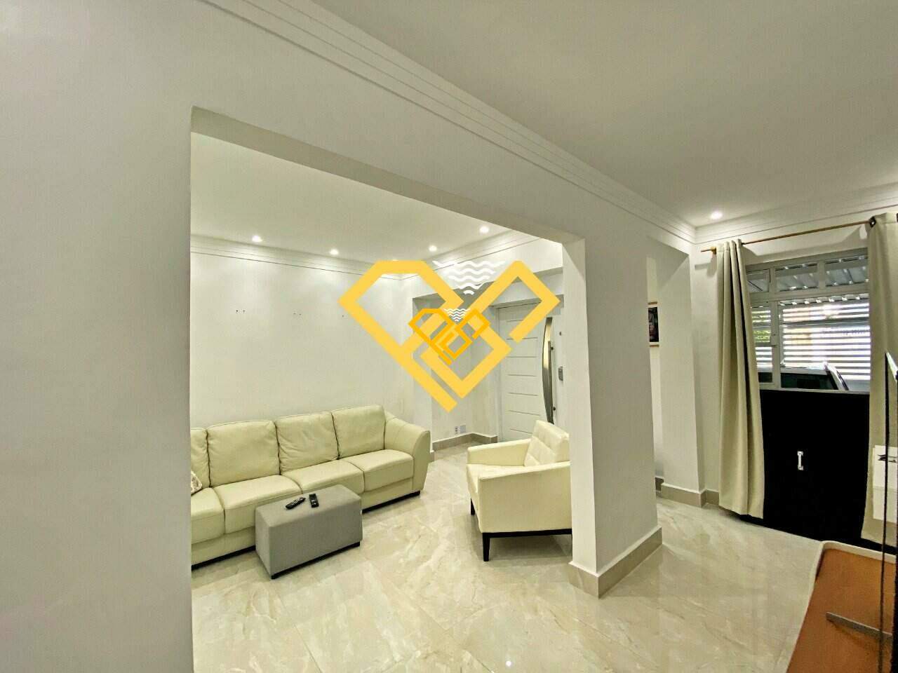 Sobrado à venda no Embaré: