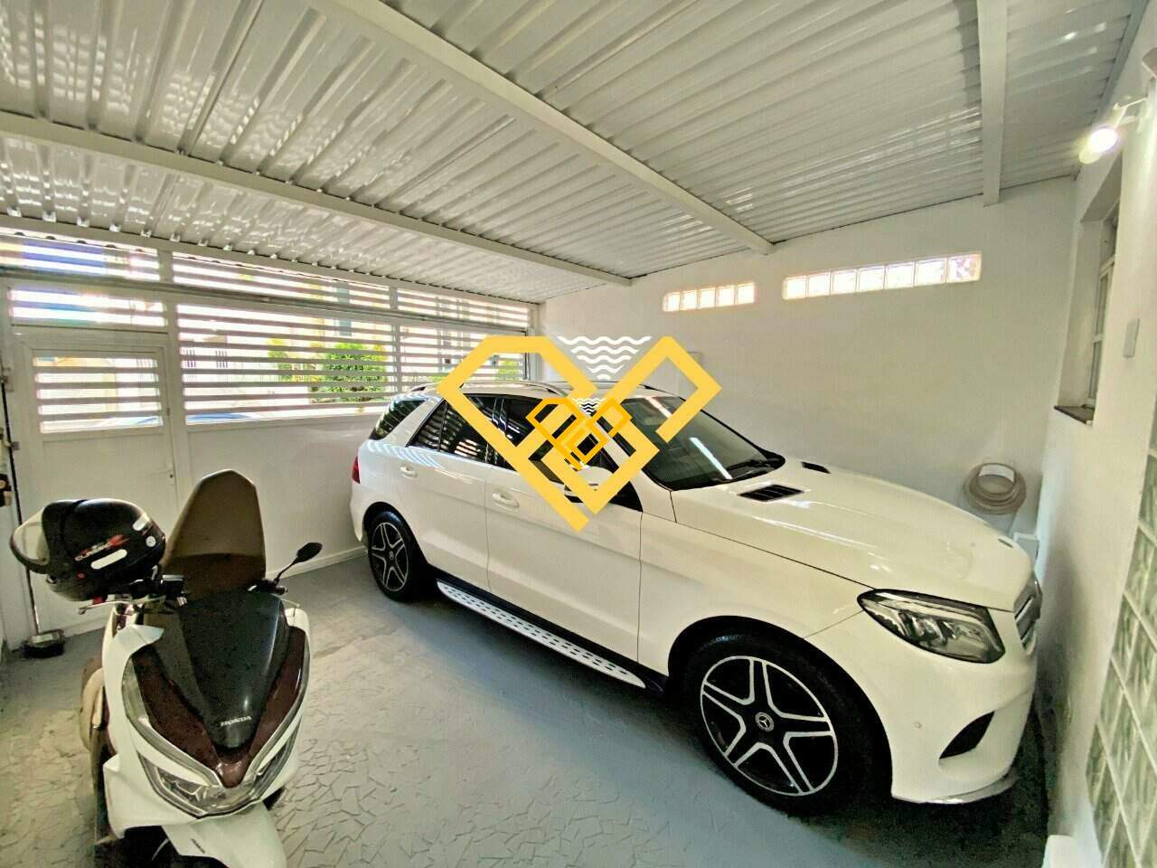 Sobrado à venda no Embaré: