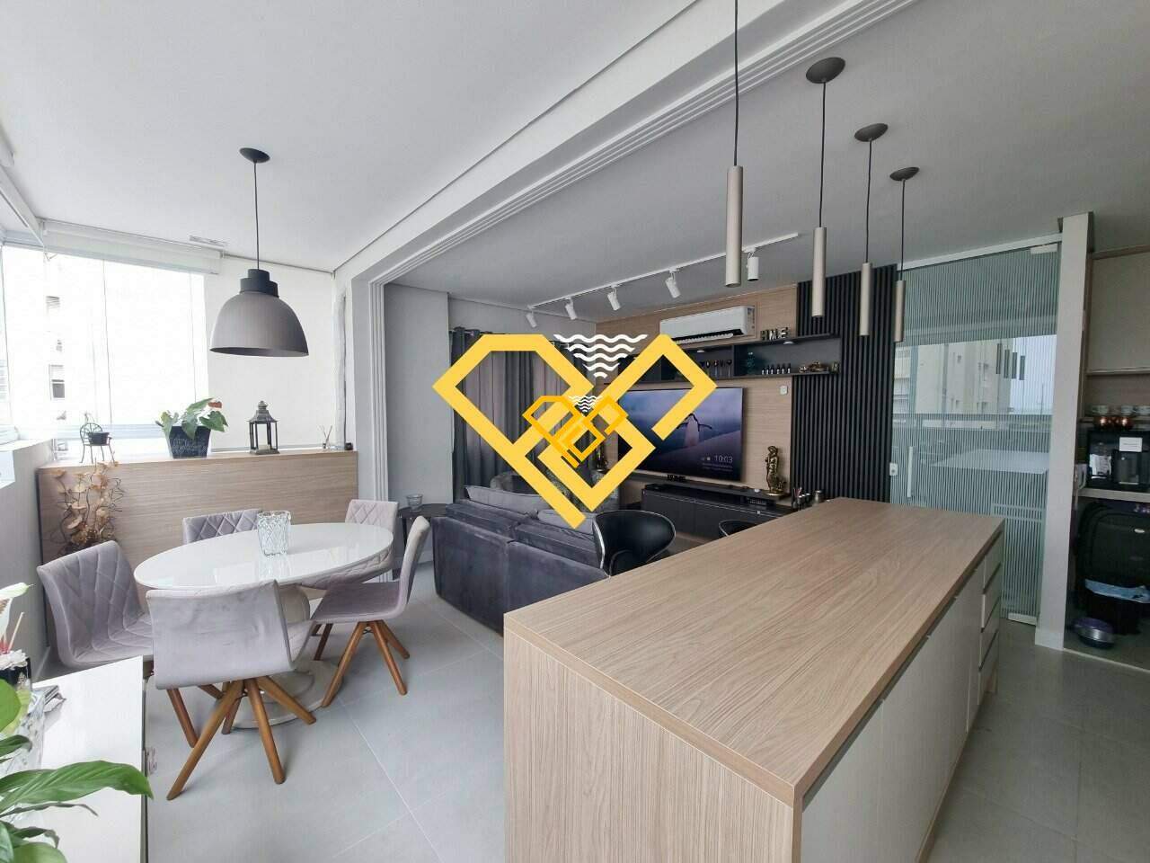 Apartamento à venda no Gonzaga: Sala e varanda