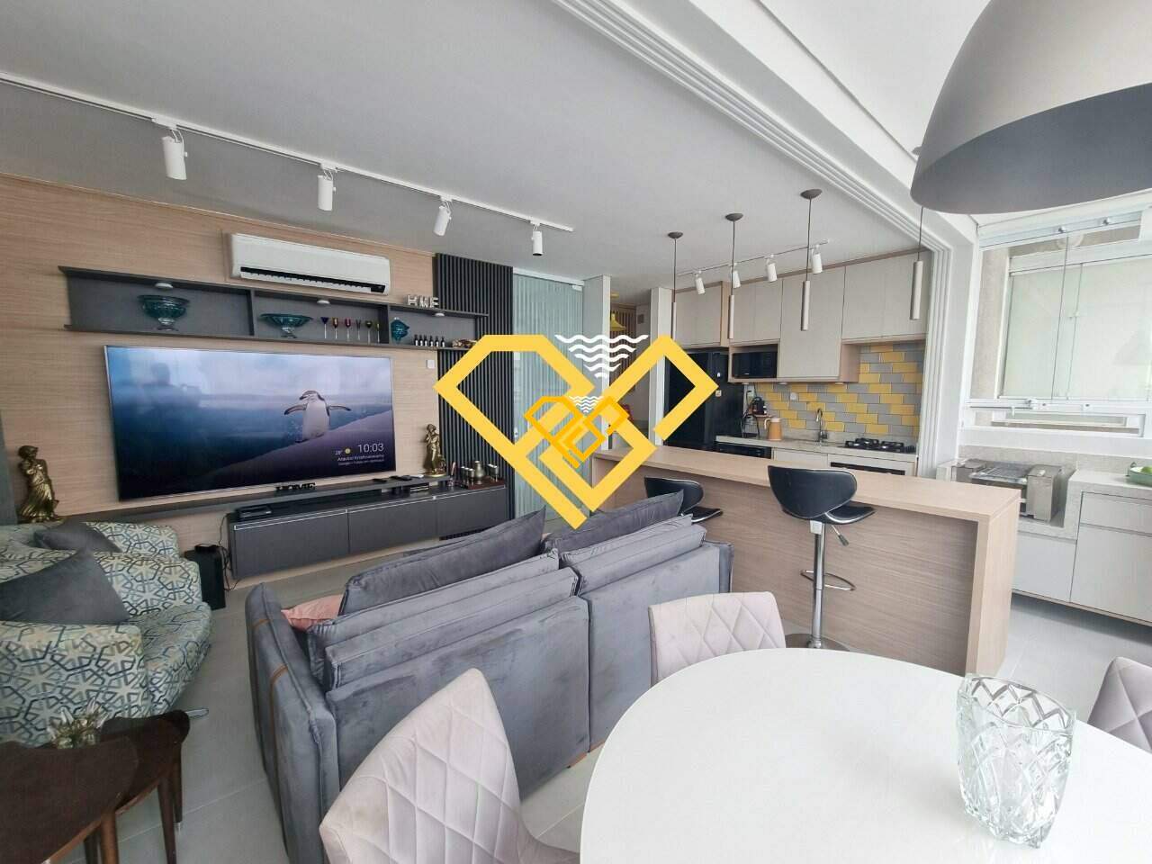 Apartamento à venda no Gonzaga: Sala e varanda