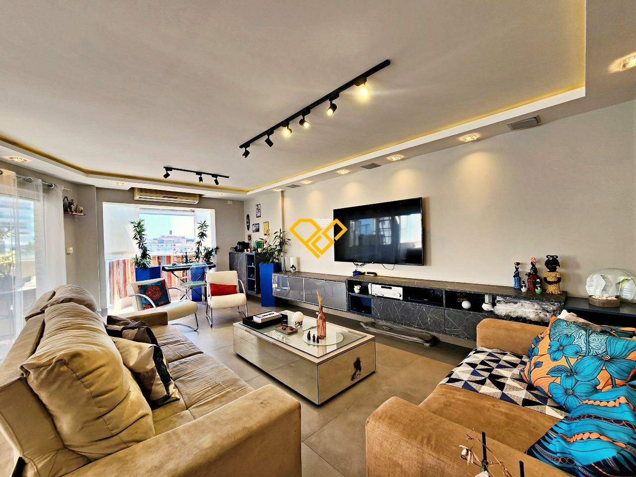 Cobertura à venda no Ponta da Praia: Sala 1