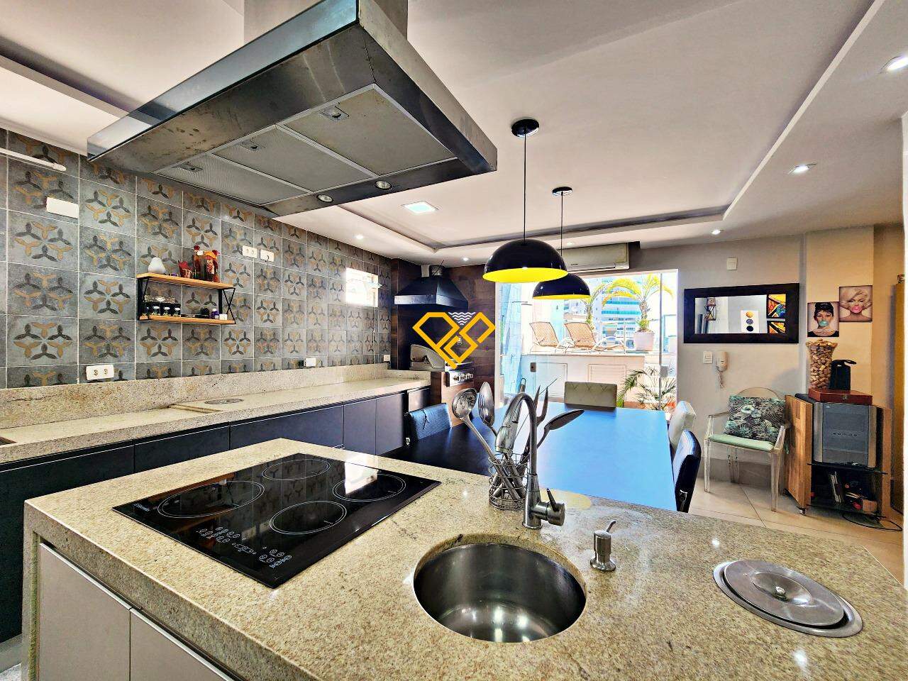 Cobertura à venda no Ponta da Praia: Cozinha