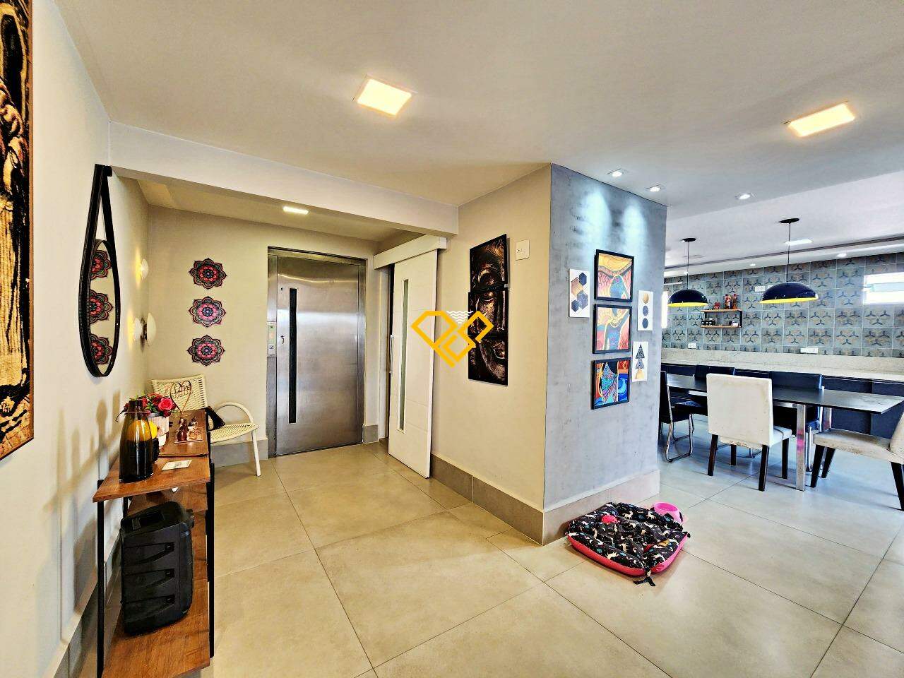 Cobertura à venda no Ponta da Praia: Hall