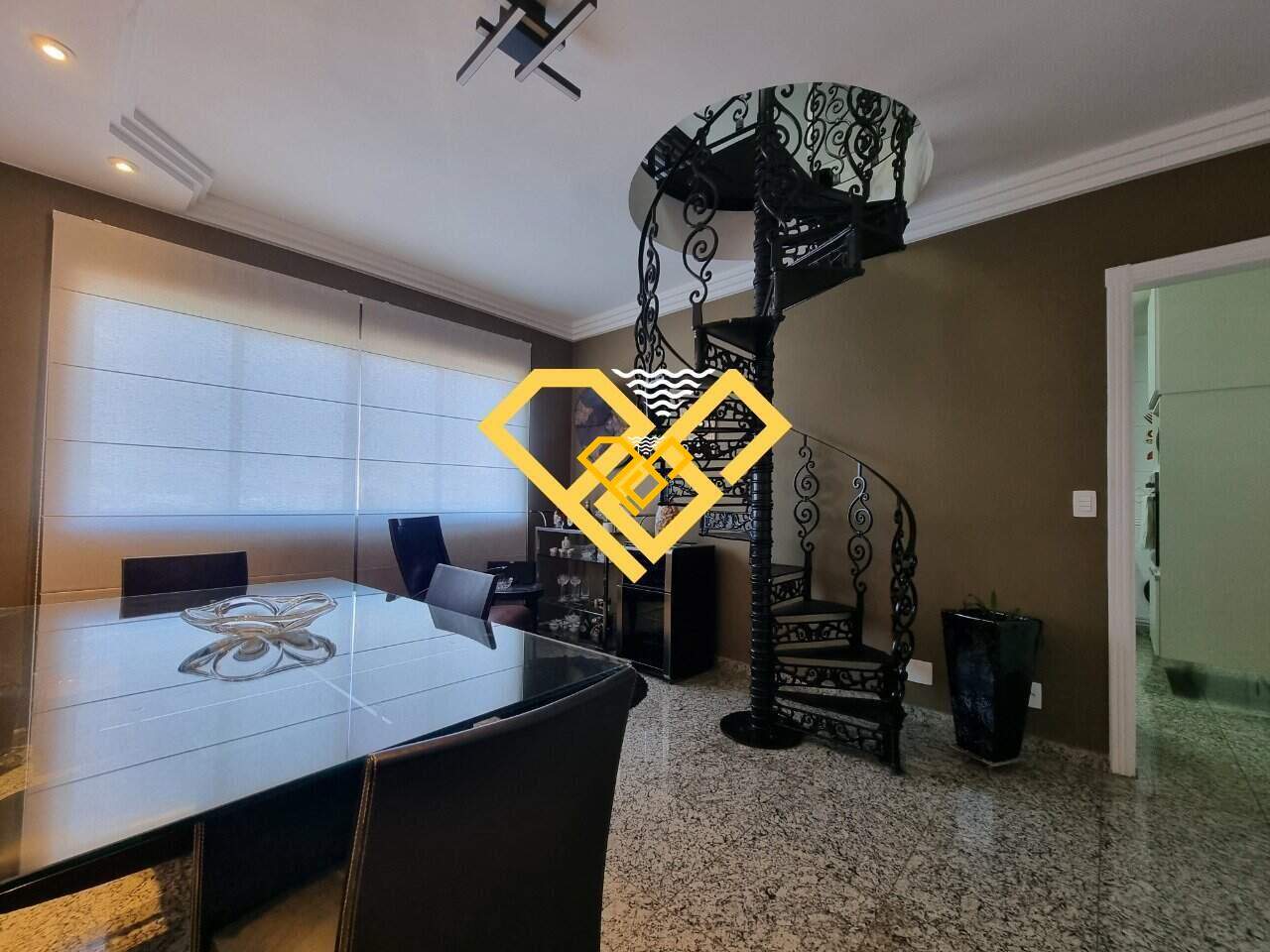 Cobertura à venda no Embaré: Sala de jantar