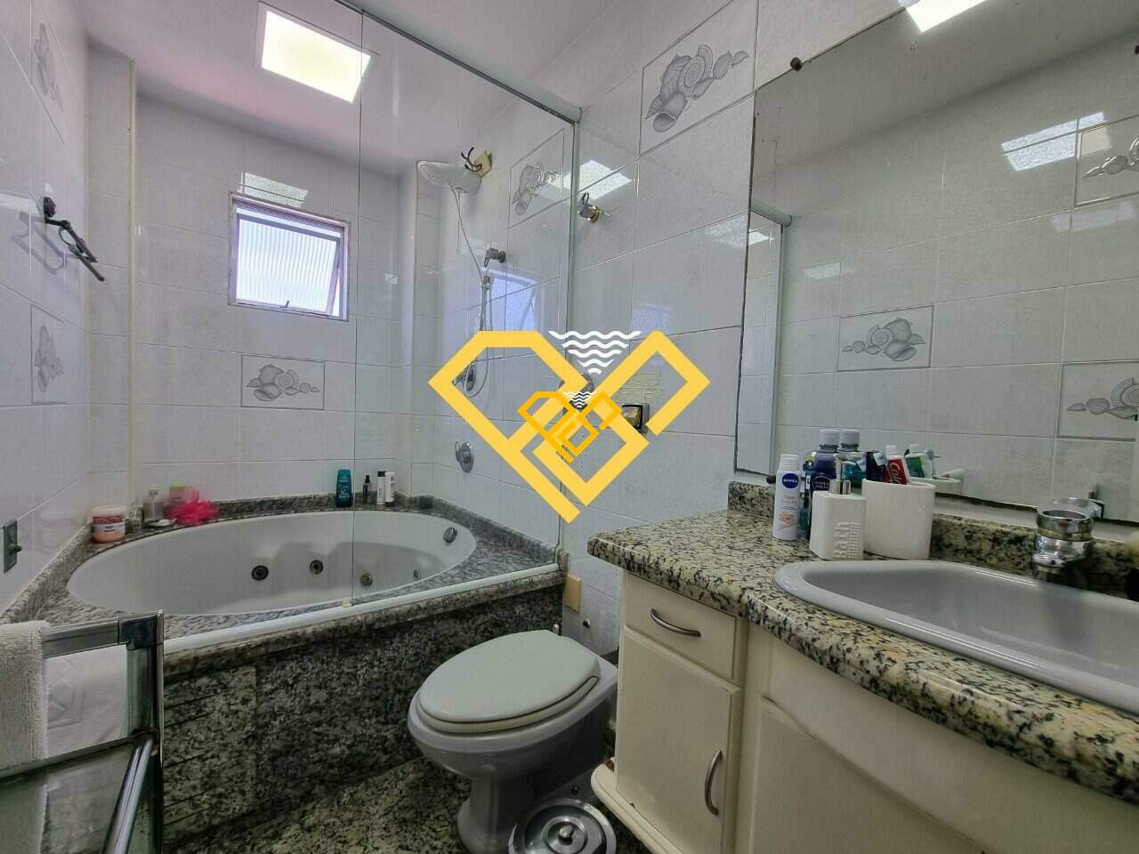 Cobertura à venda no Embaré: WC social