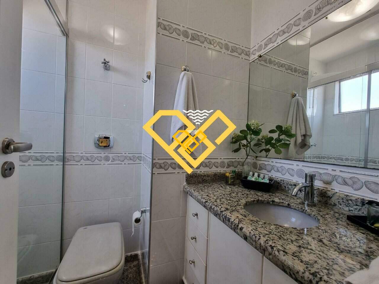 Cobertura à venda no Embaré: Wc social