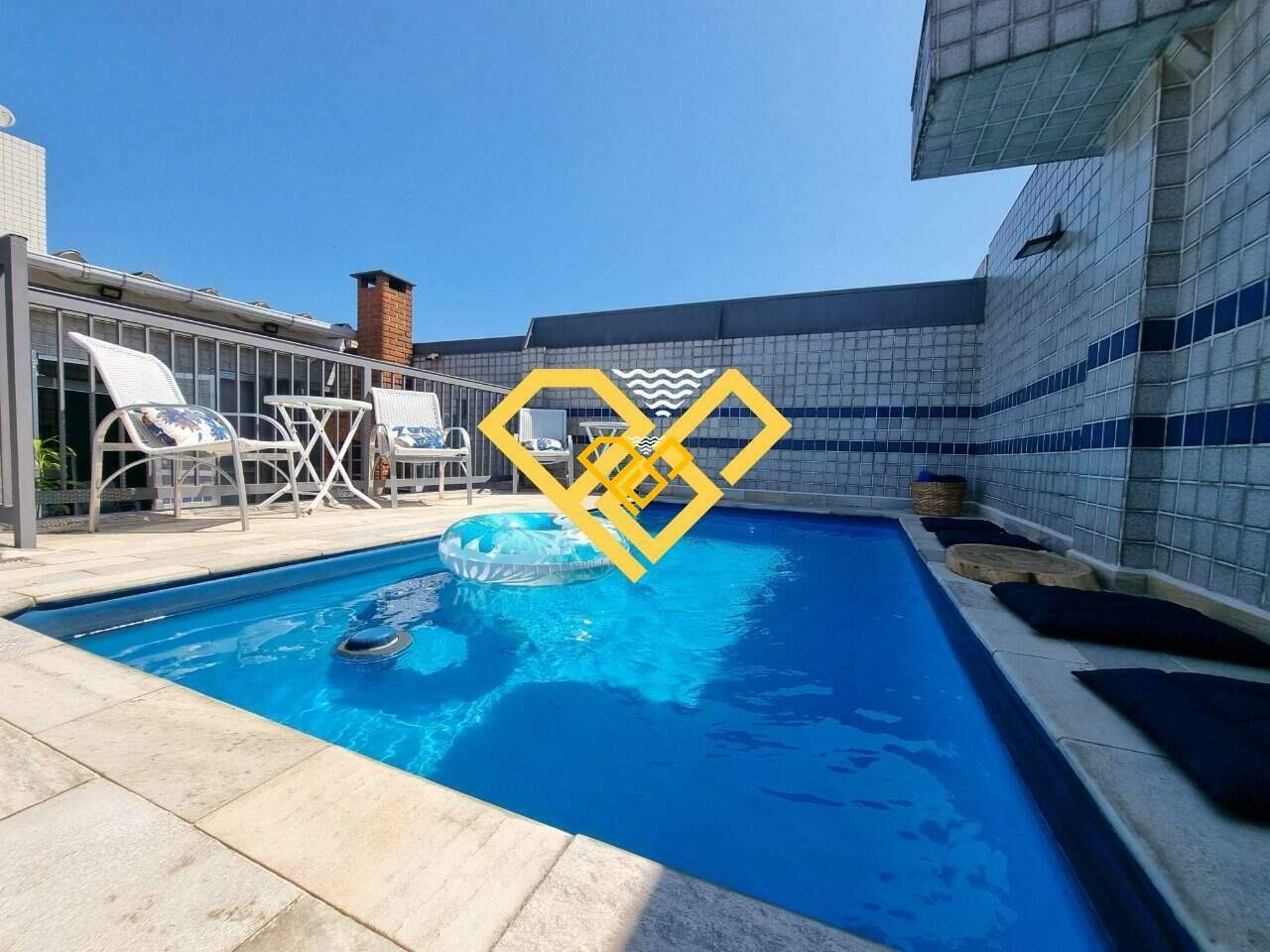 Cobertura à venda no Embaré: Piscina