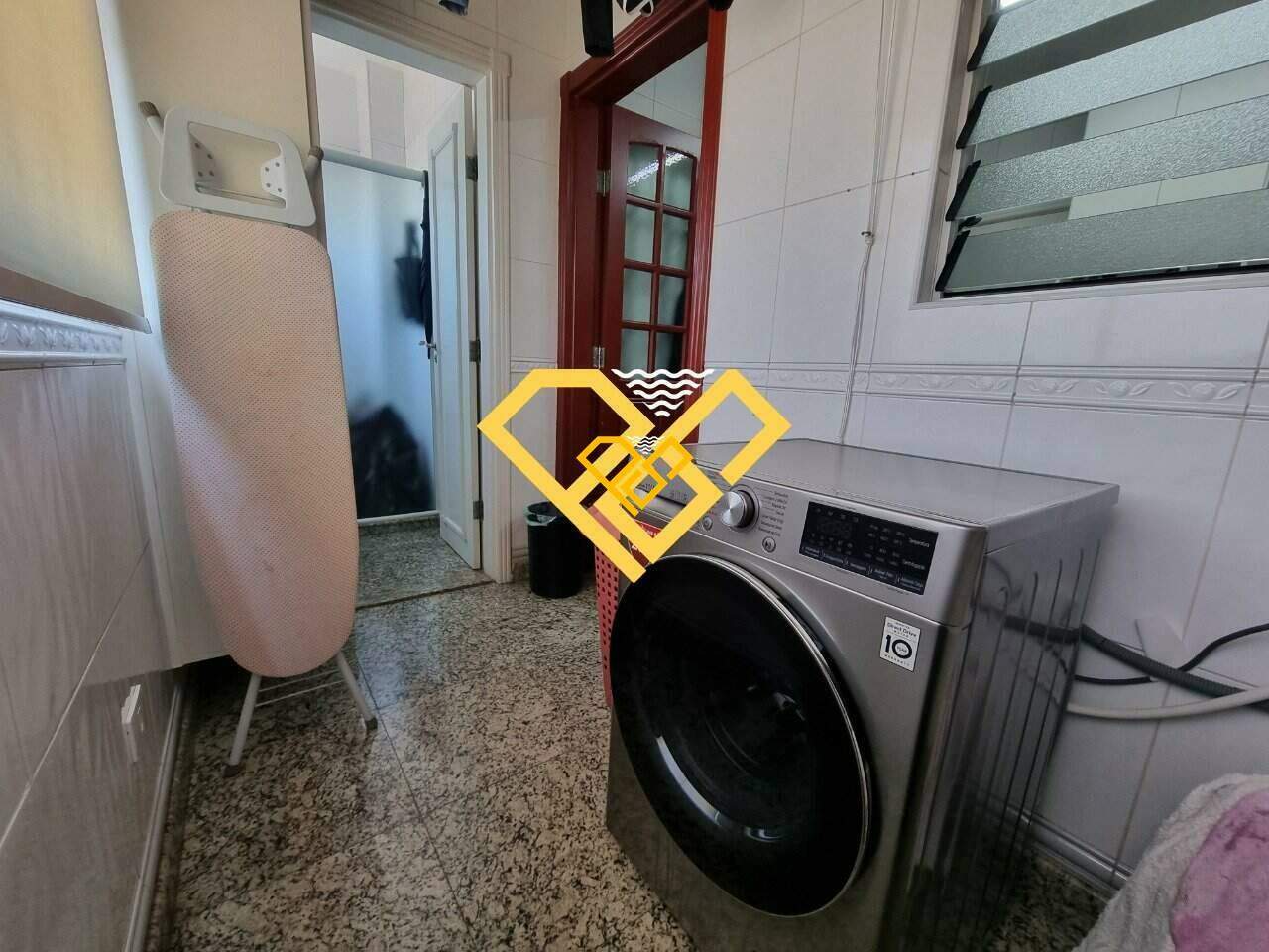 Cobertura à venda no Embaré: Área de serviço