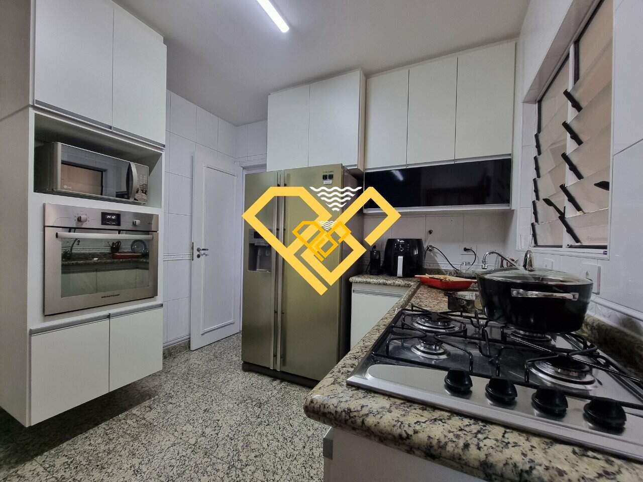 Cobertura à venda no Embaré: Cozinha