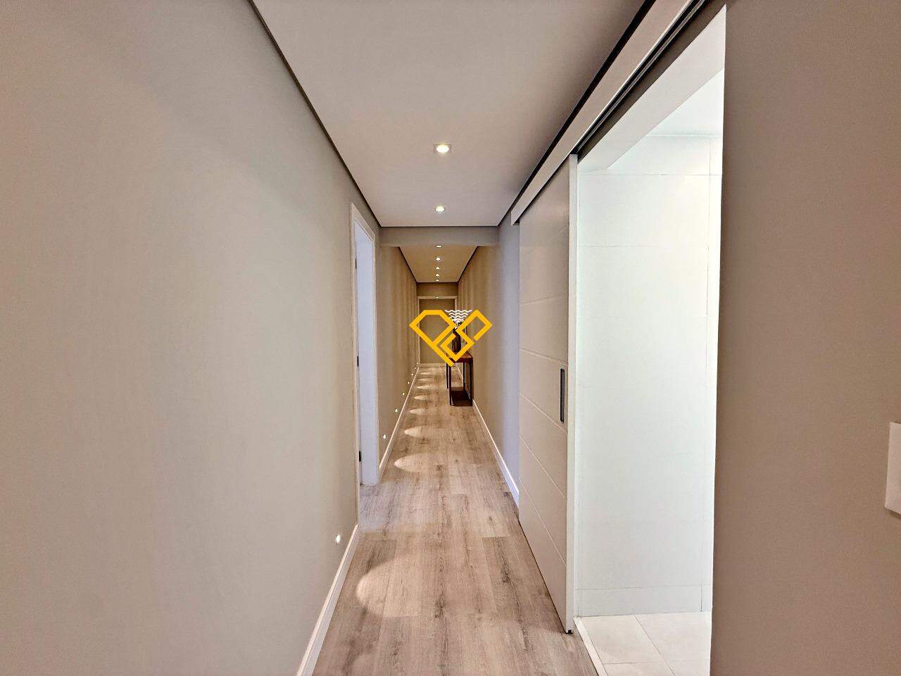 Apartamento à venda no Gonzaga: Corredor íntimo