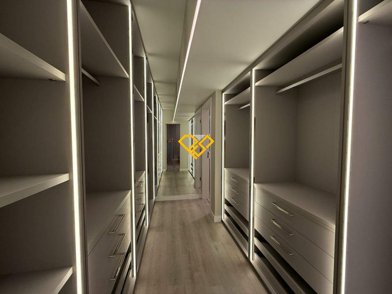 Apartamento à venda no Gonzaga: Closet Suíte 1