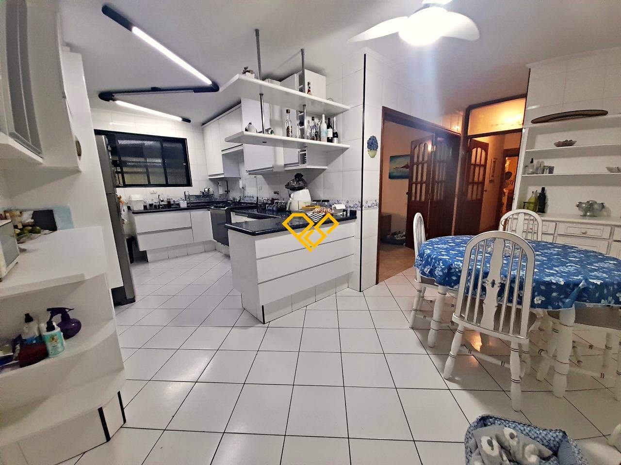 Apartamento à venda no Ponta da Praia: Cozinha