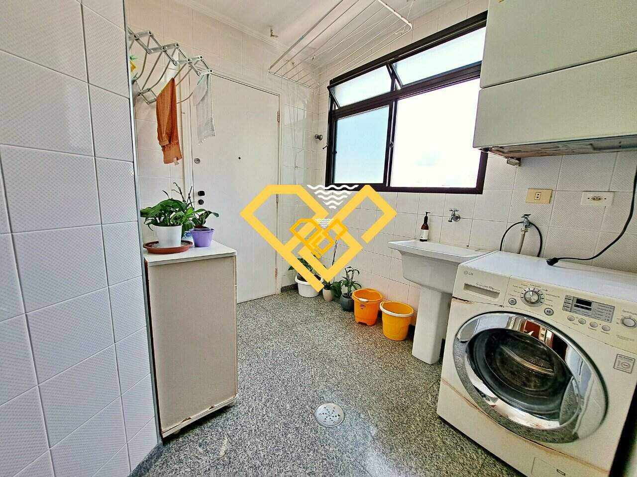 Apartamento à venda no Embaré: Área de serviço