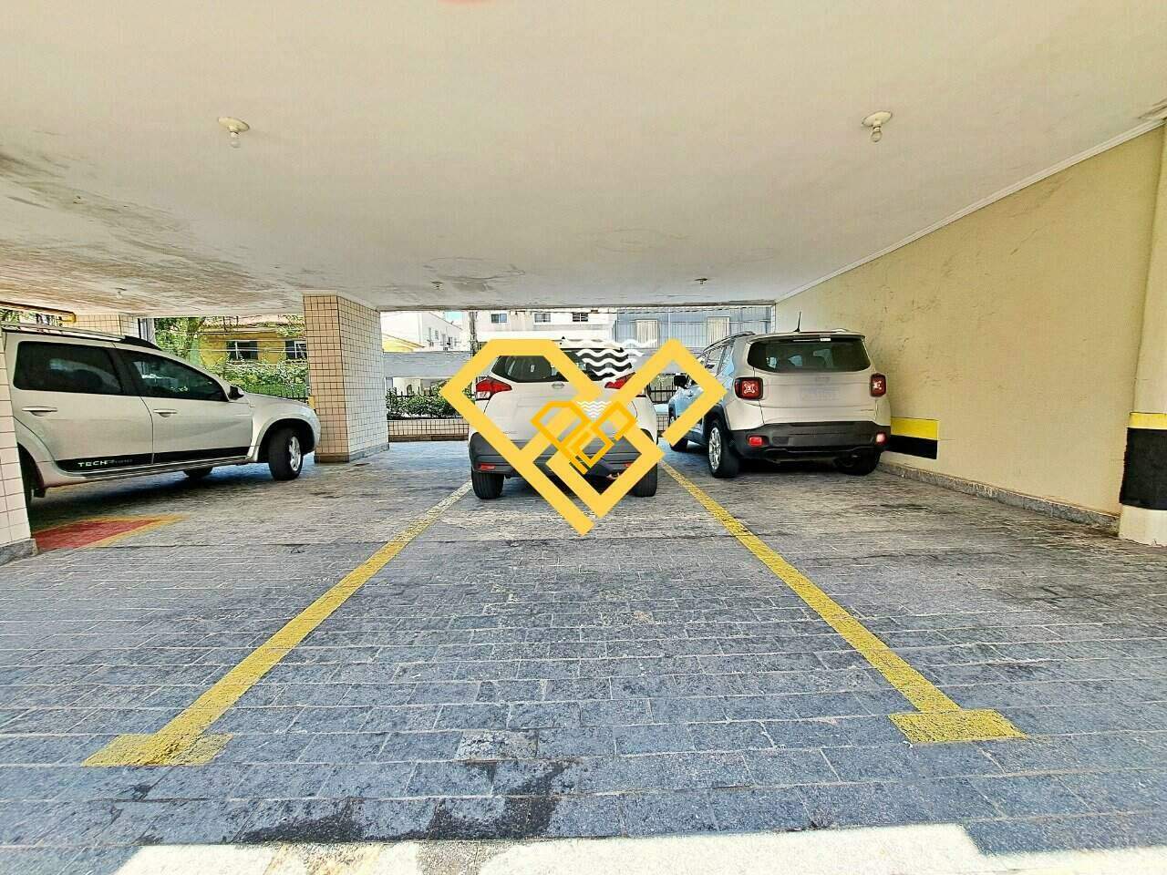 Apartamento à venda no Boqueirão: garagem