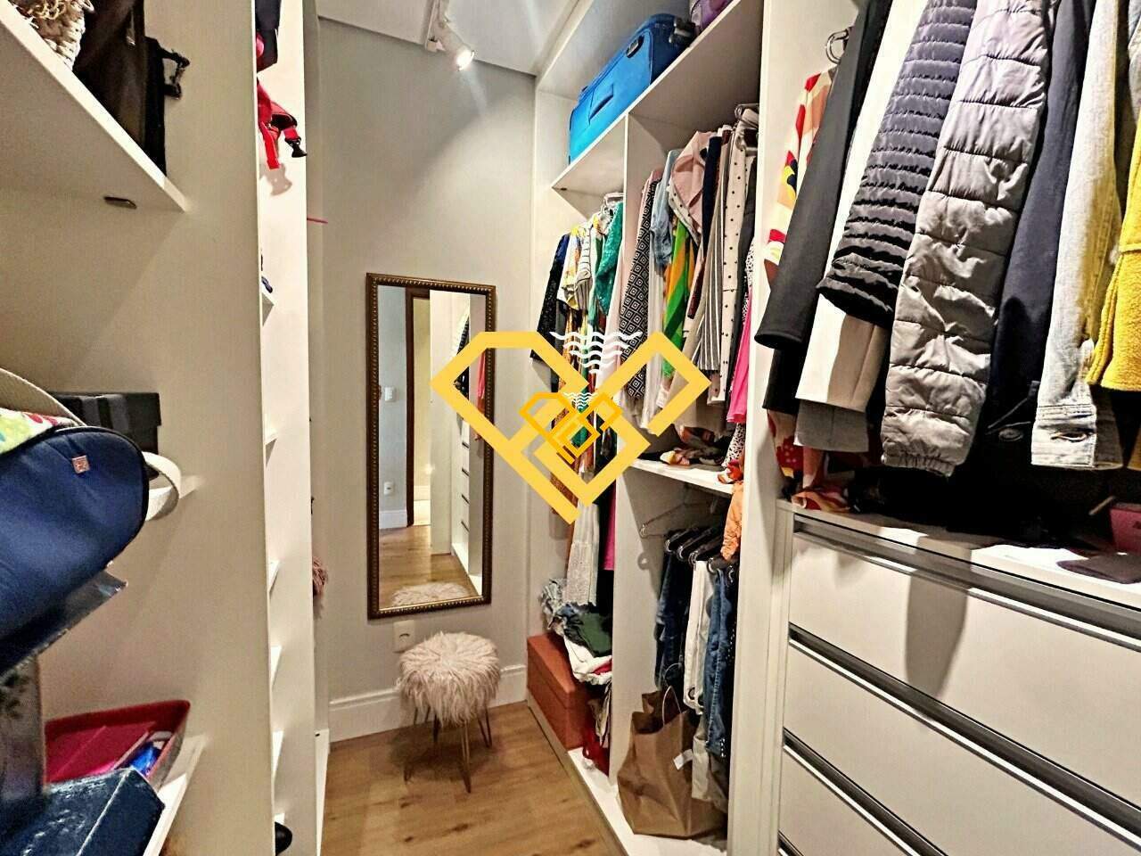 Apartamento à venda no Gonzaga: Closet