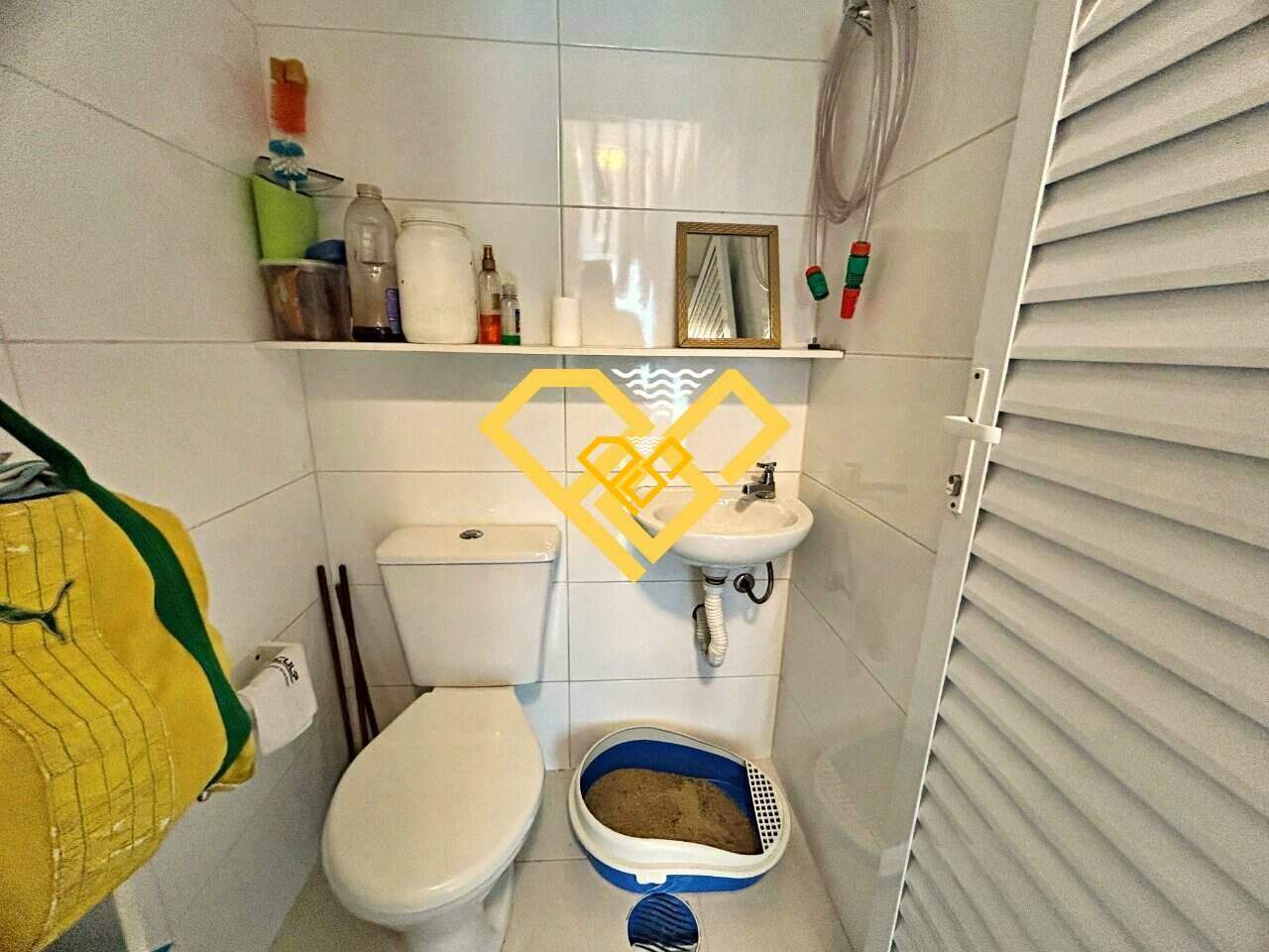Apartamento à venda no Gonzaga: Wc de serviço