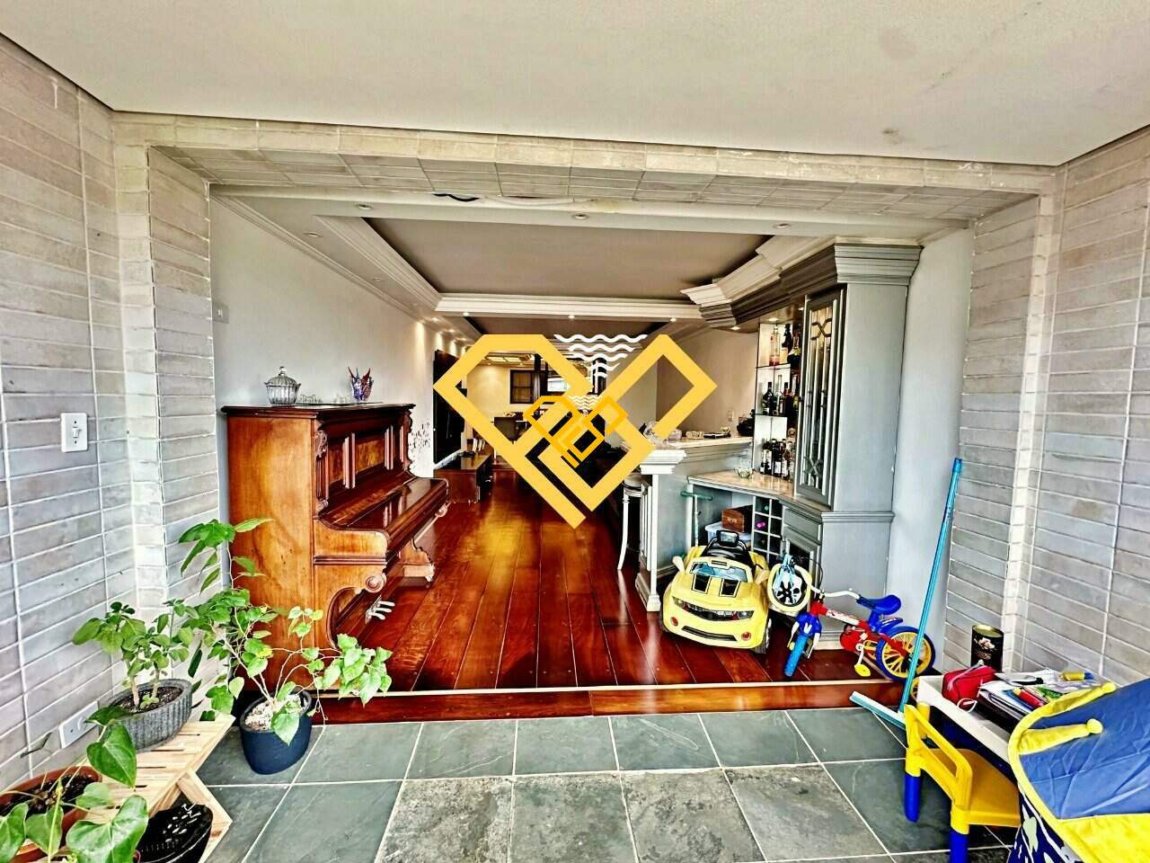 Apartamento à venda no Ponta da Praia: Varanda e sala