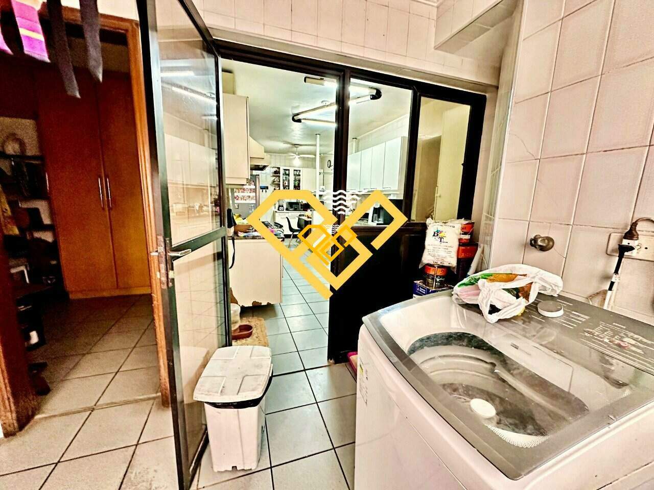 Apartamento à venda no Ponta da Praia: Área de serviço