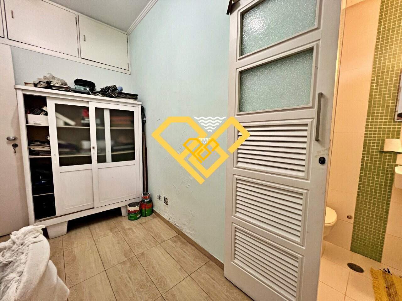 Apartamento à venda no Gonzaga: Dependência completa