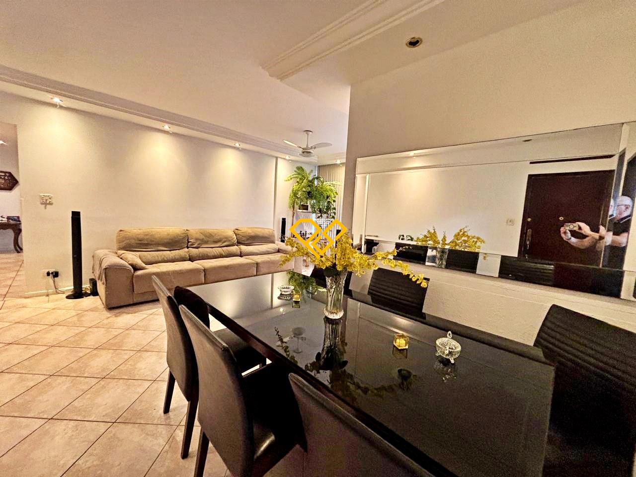 Apartamento à venda no Ponta da Praia: Sala