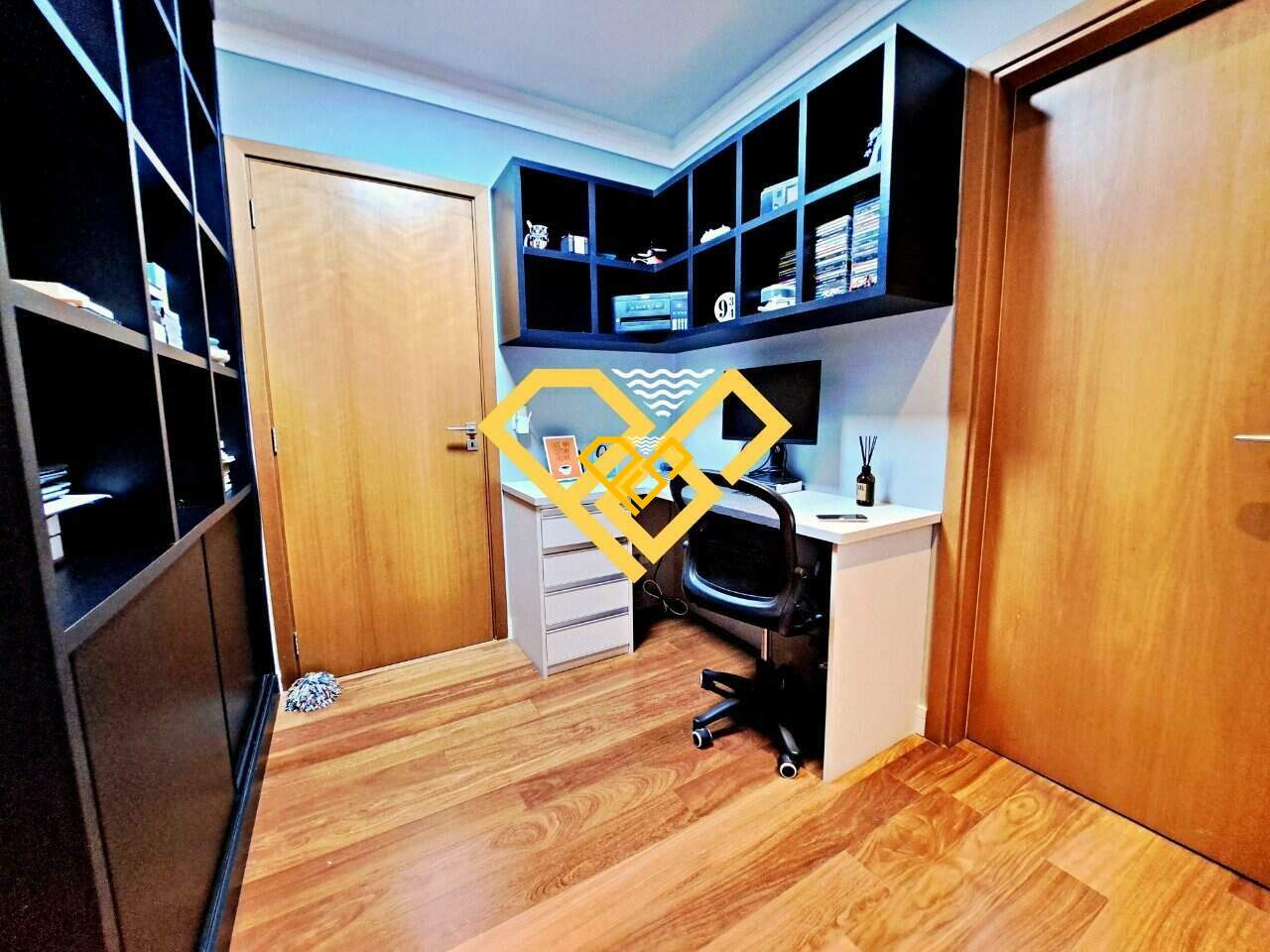 Apartamento à venda no Gonzaga: Escritório e hall da área íntima