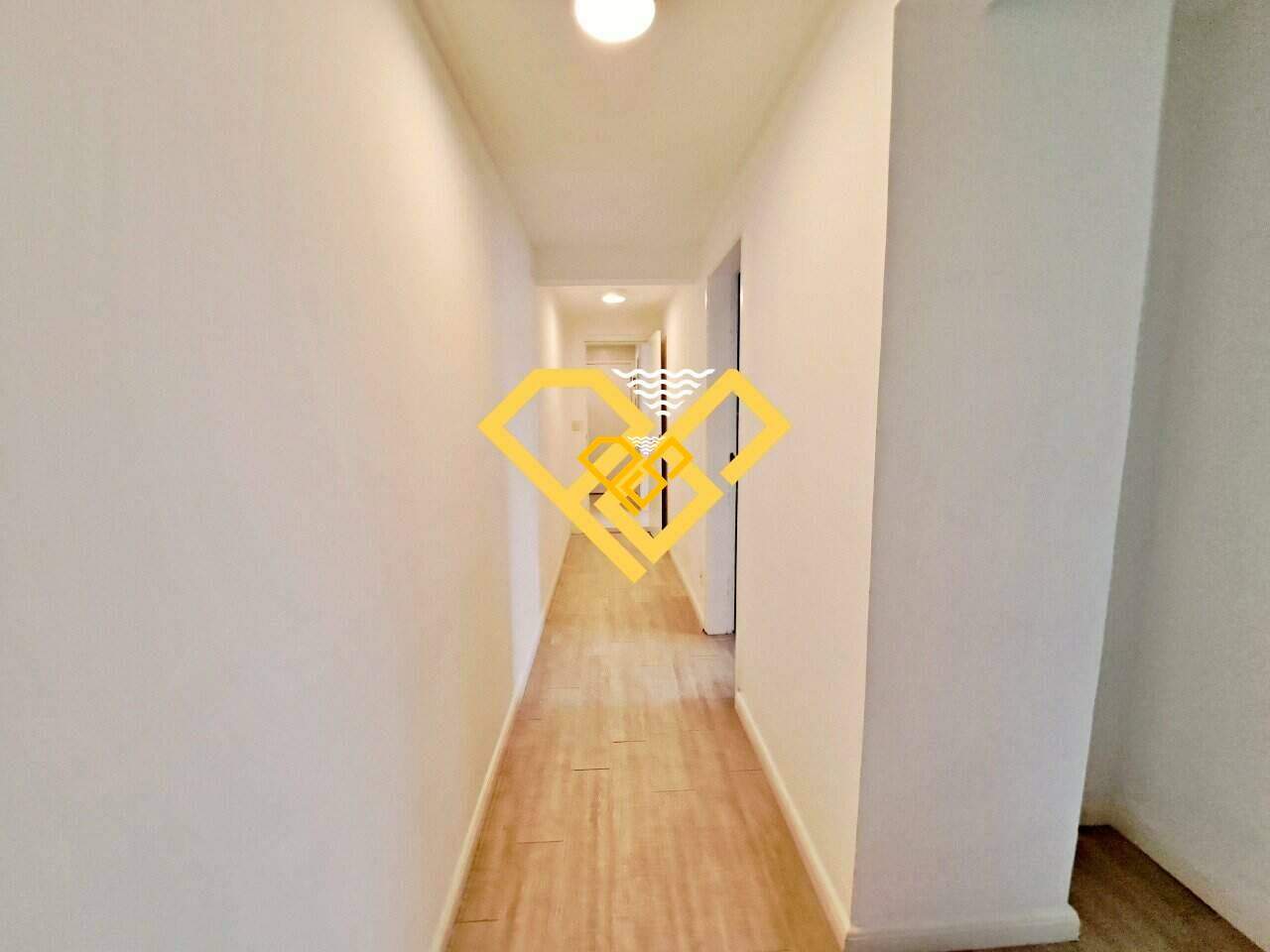Apartamento à venda no Embaré: Corredor da área íntima