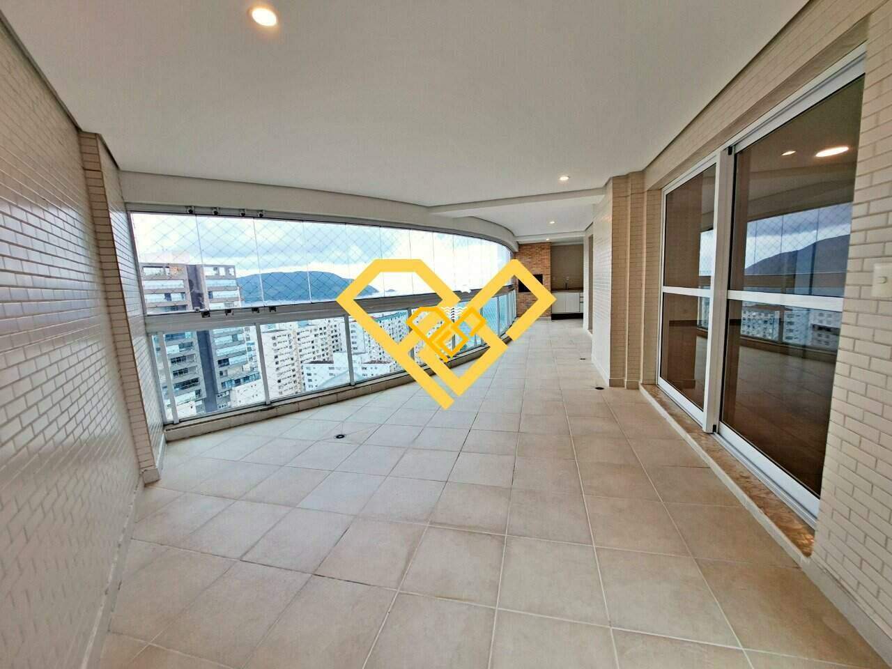 Apartamento à venda no Embaré: Varanda gourmet