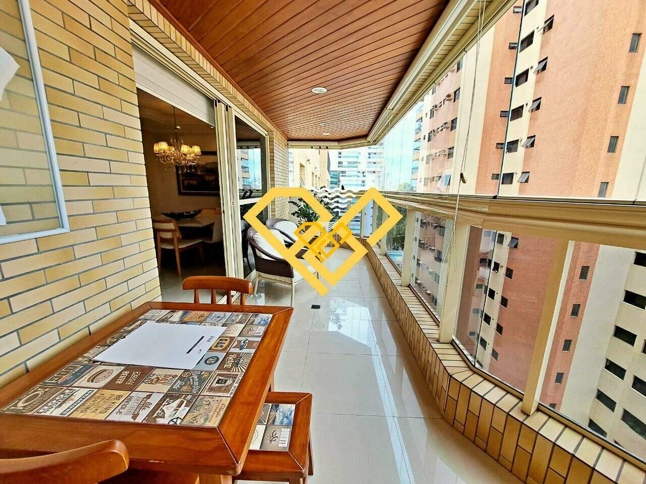 Apartamento à venda no Embaré: Varanda