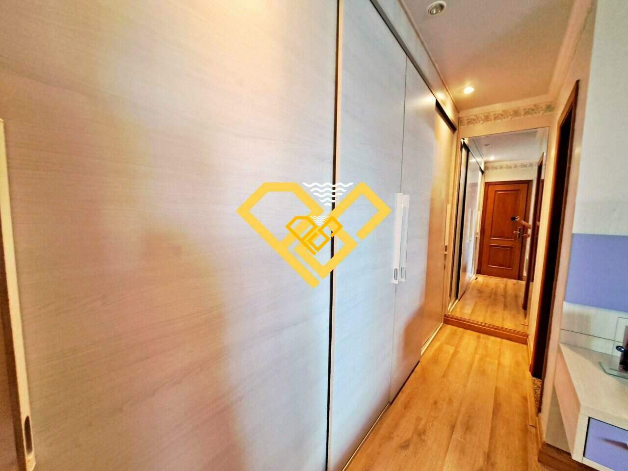 Apartamento à venda no Embaré: Closet suíte 2