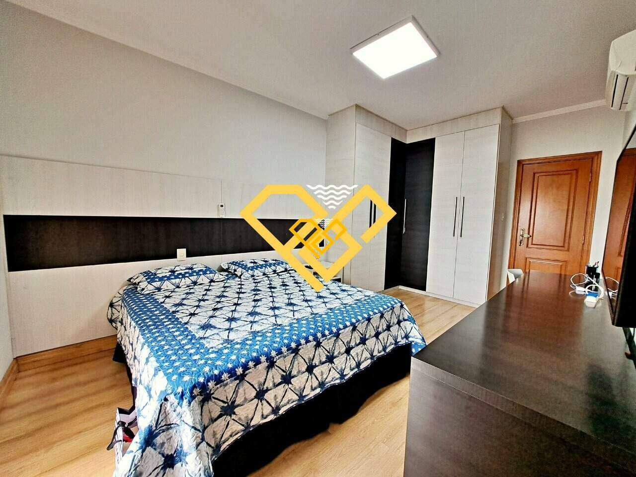 Apartamento à venda no Embaré: Dormitório 1 - suíte