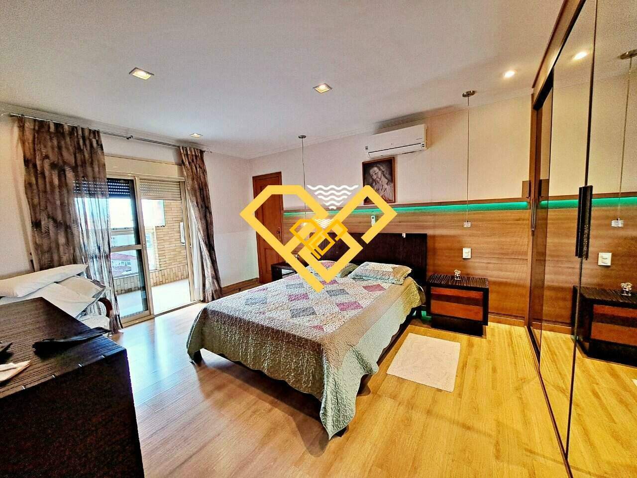 Apartamento à venda no Embaré: Dormitório 3 - suíte master