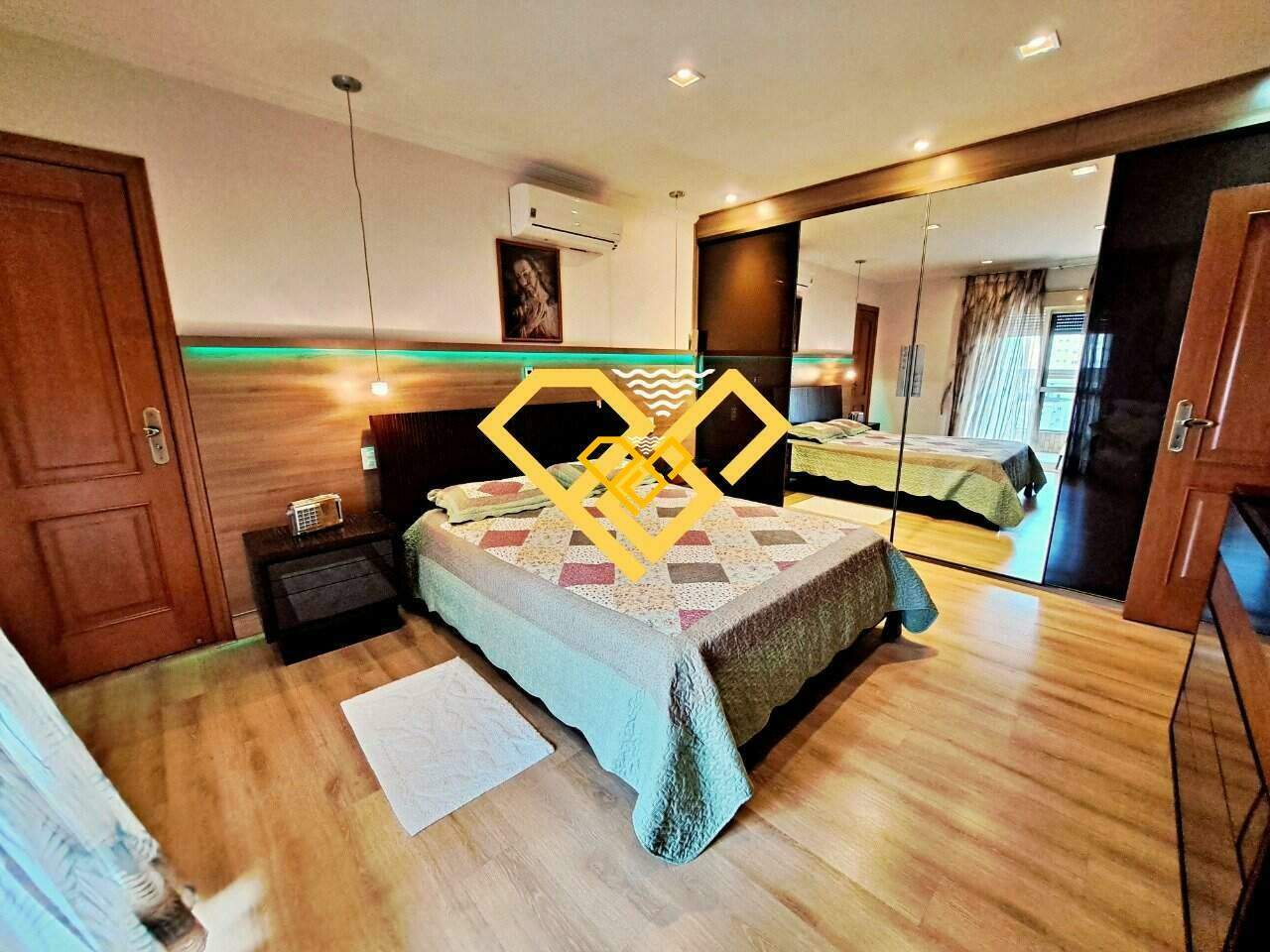 Apartamento à venda no Embaré: Dormitório 3 - suíte master