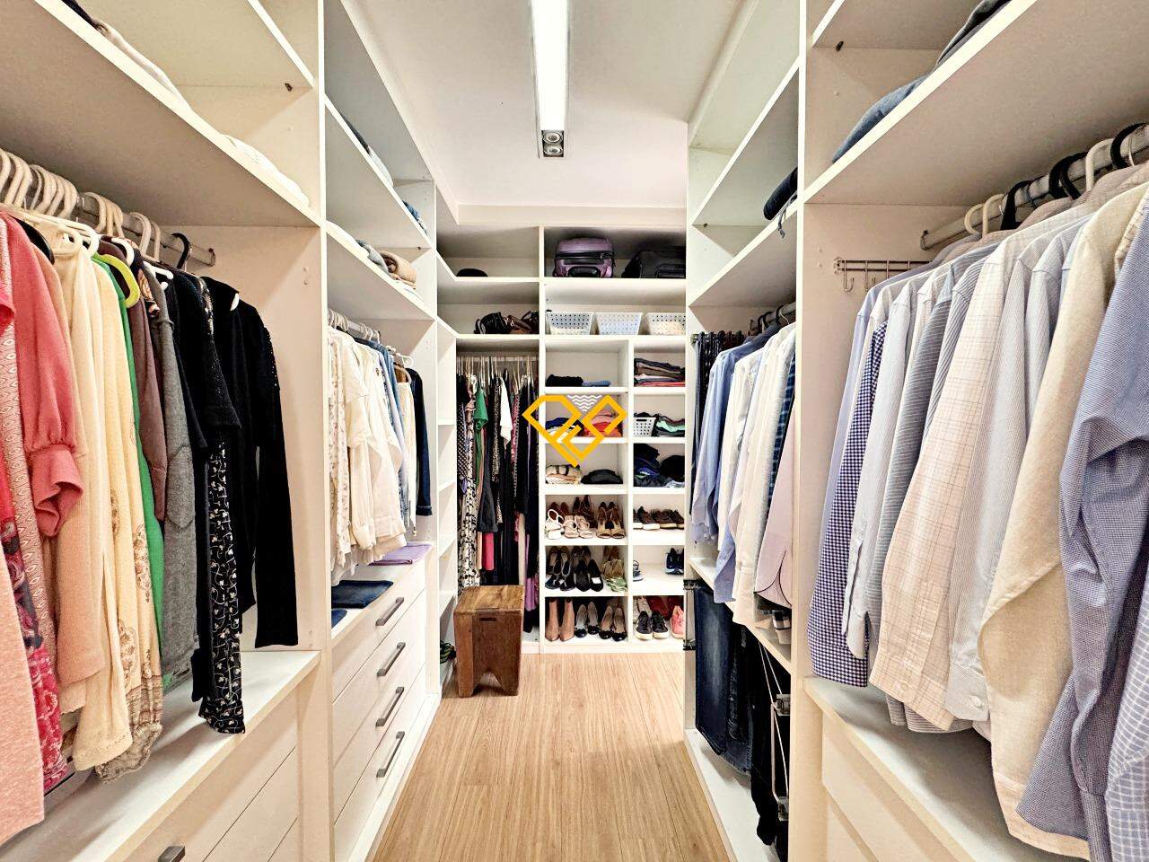 Apartamento à venda no Aparecida: Suíte 1 - closet