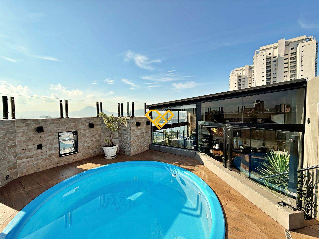 Cobertura à venda no Ponta da Praia: Piscina