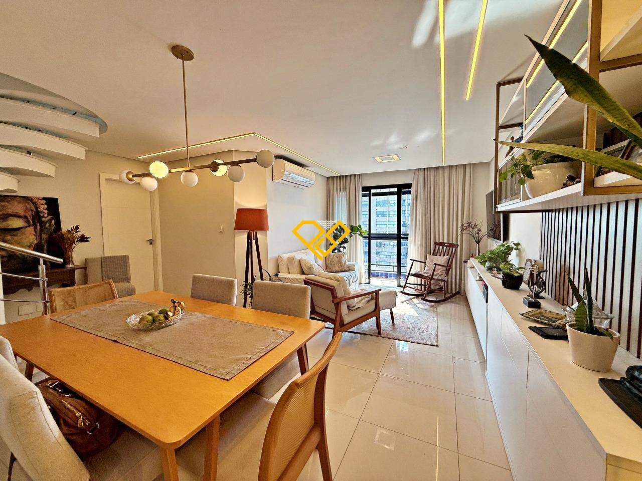 Cobertura à venda no Ponta da Praia: Sala 1° piso