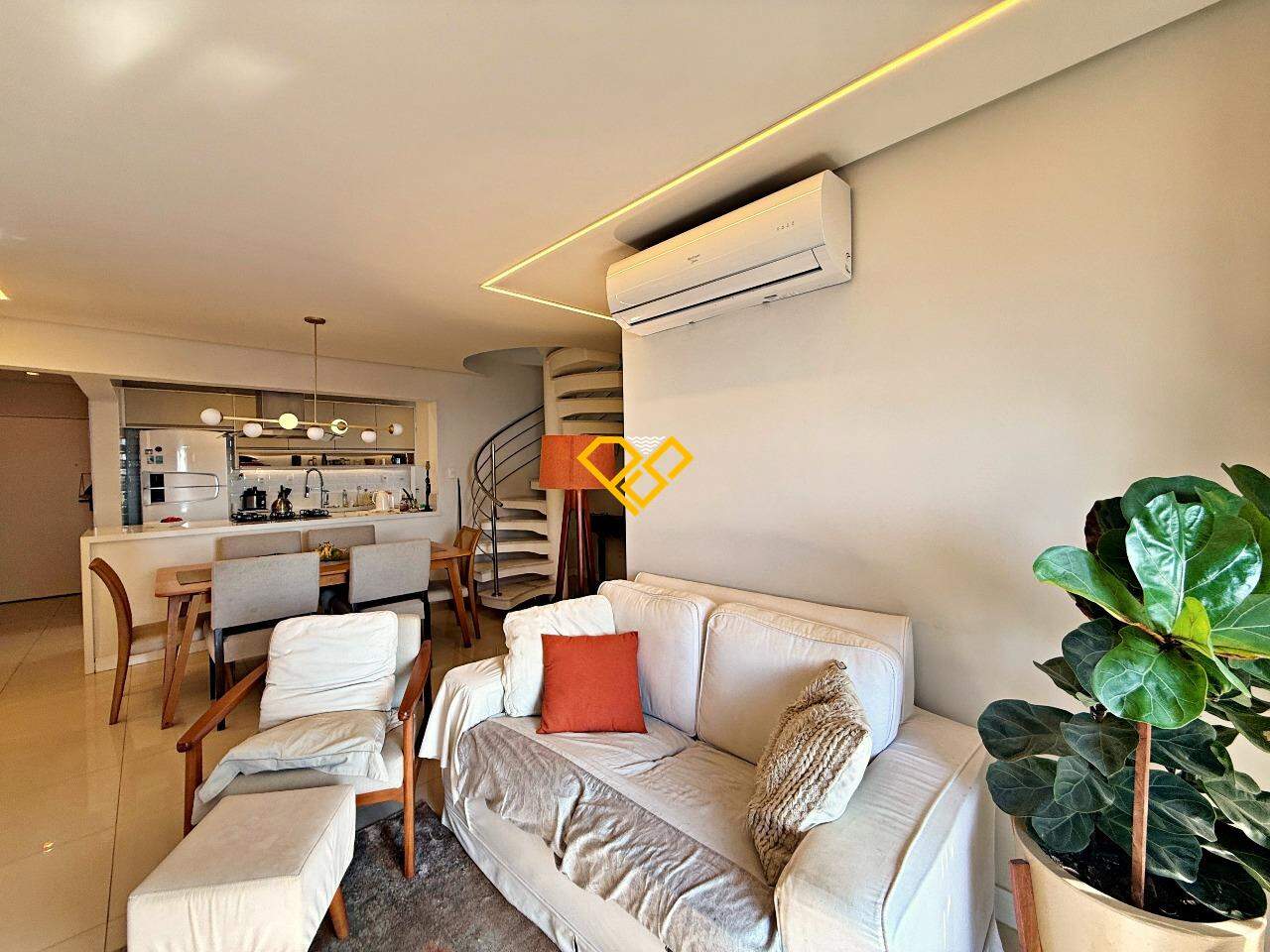 Cobertura à venda no Ponta da Praia: Sala 1° piso