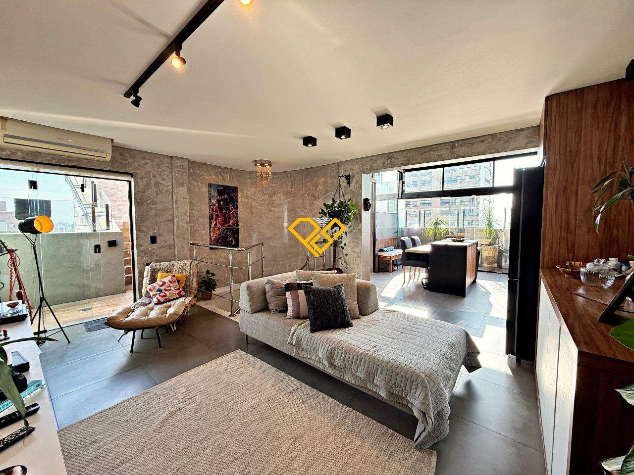 Cobertura à venda no Ponta da Praia: Sala 2° piso