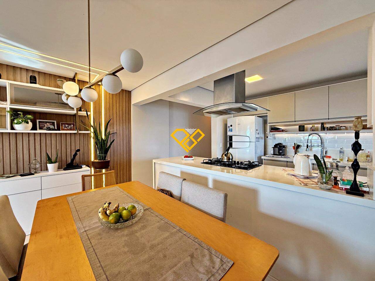 Cobertura à venda no Ponta da Praia: Sala 1° piso