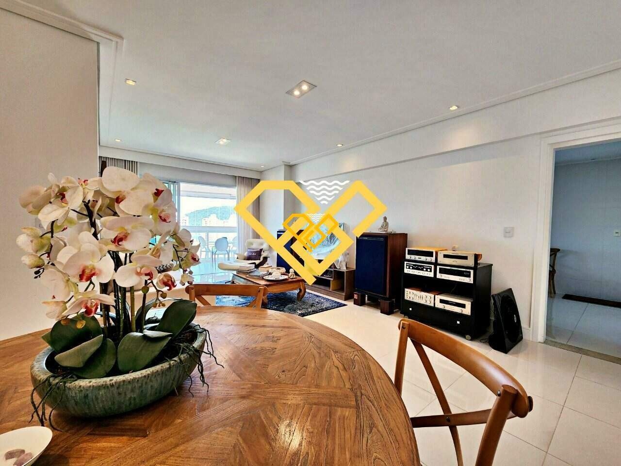 Apartamento à venda no Ponta da Praia: Sala
