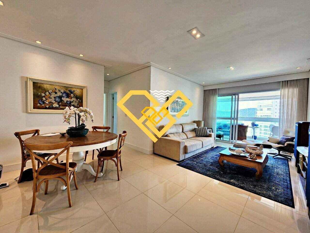 Apartamento à venda no Ponta da Praia: Sala