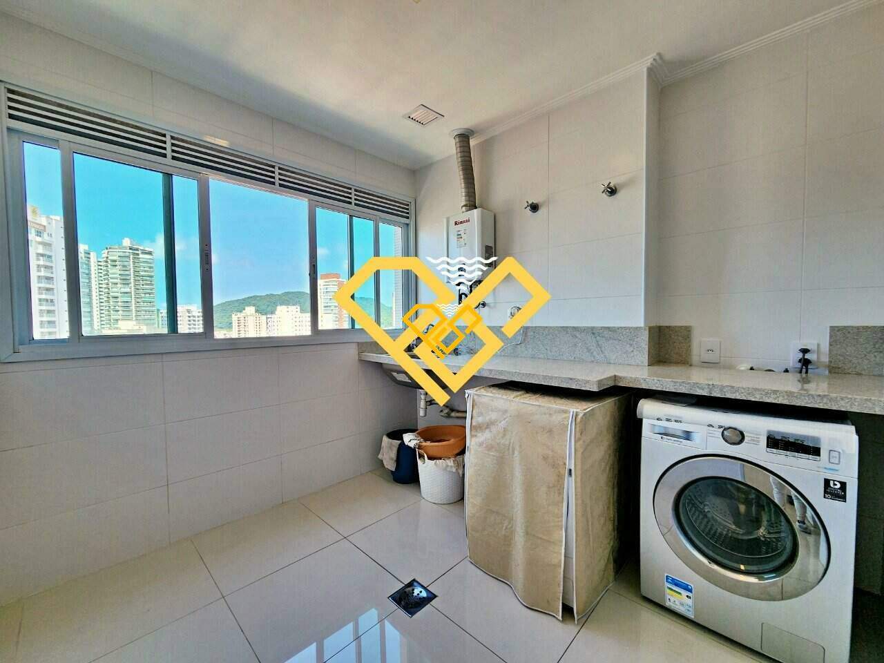 Apartamento à venda no Ponta da Praia: Área de serviço
