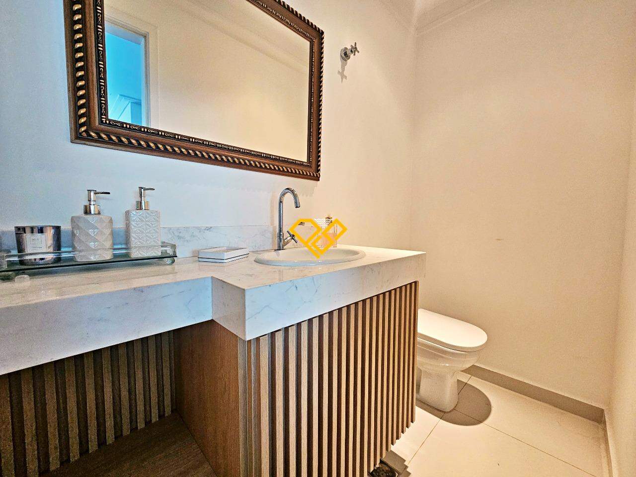 Apartamento à venda no Ponta da Praia: Lavabo