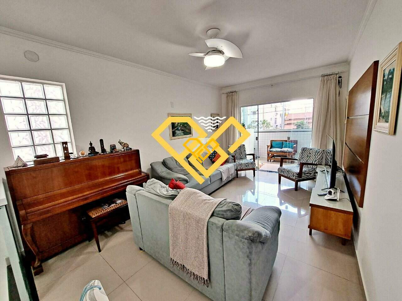 Sobreposta Alta à venda no Ponta da Praia: Sala