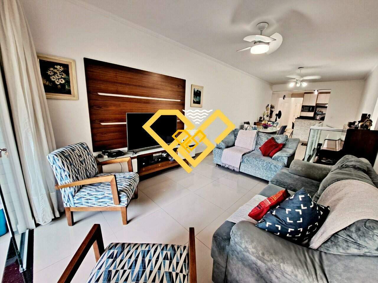 Sobreposta Alta à venda no Ponta da Praia: Sala