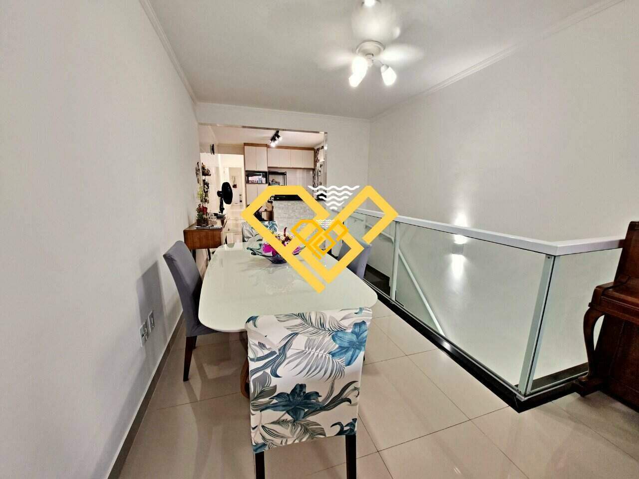 Sobreposta Alta à venda no Ponta da Praia: Sala
