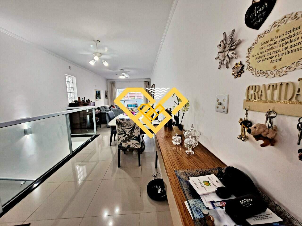 Sobreposta Alta à venda no Ponta da Praia: Sala