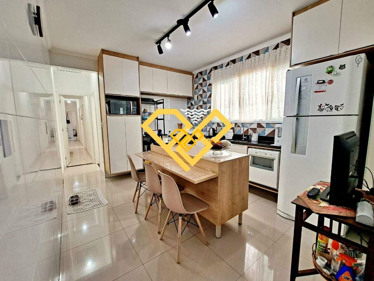 Sobreposta Alta à venda no Ponta da Praia: Cozinha