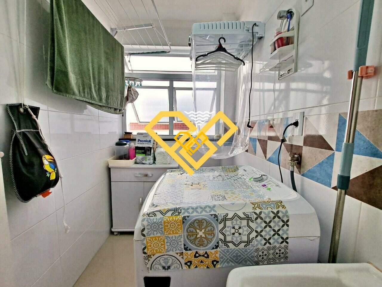 Sobreposta Alta à venda no Ponta da Praia: Área de serviço